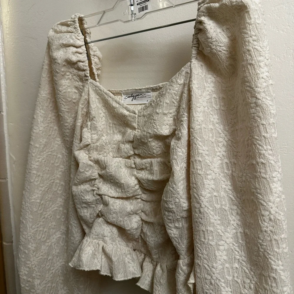 Carly Jean Los Angeles Ivory Textured Blouse - Picture 3 of 3
